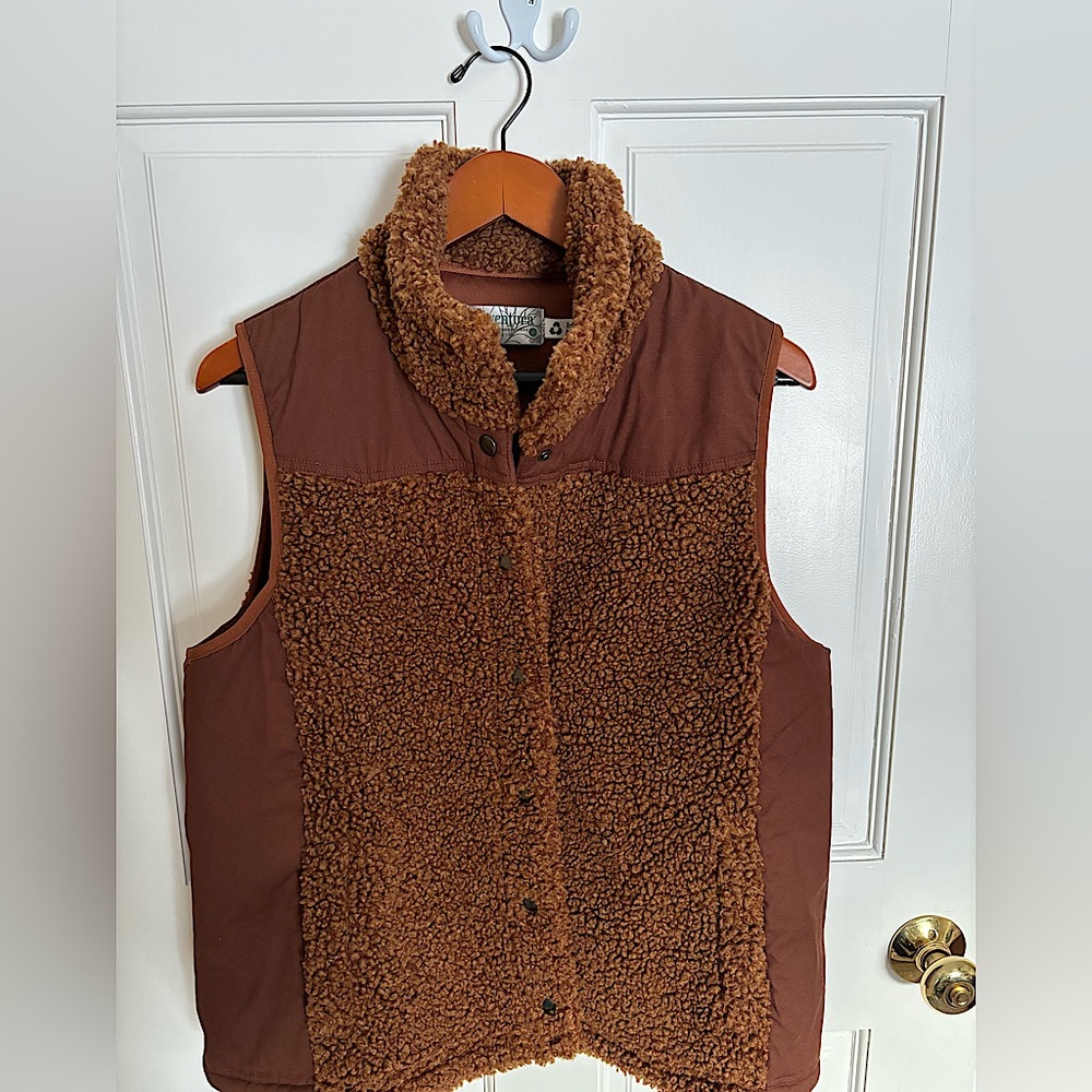 Aventura Vest size Lg. Like new comfortable and very sharp.